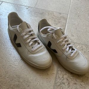 V-10 Leather Veja shoes. Worn maybe 3 times!